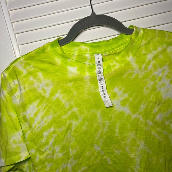 LULULEMON All Yours Cropped T-Shirt, Marmoleado Tie Dye Eccentric Lime
Size 4 - Picture 3 of 7